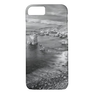 B&W beach coastline, California iPhone 8/7 Case