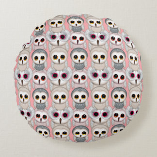Baby Owls On Pale Pink Background Pattern Round Pillow