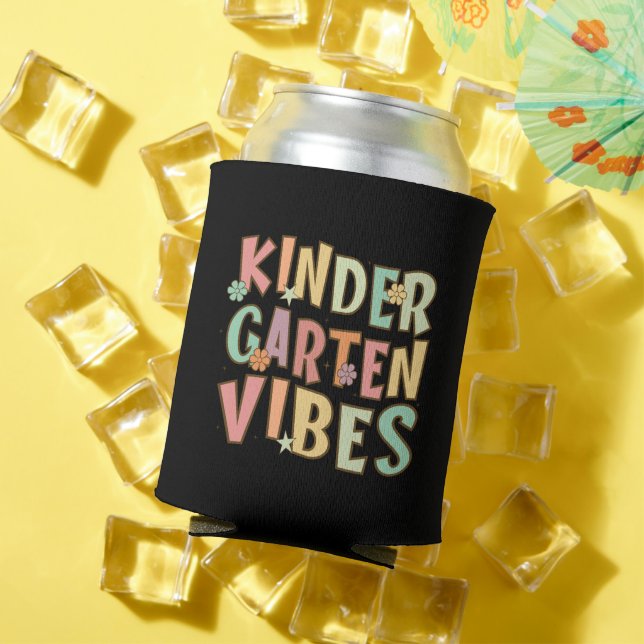 Back To School Kindergarten Vibes Retro Teacher Can Cooler (In Situ Summer)