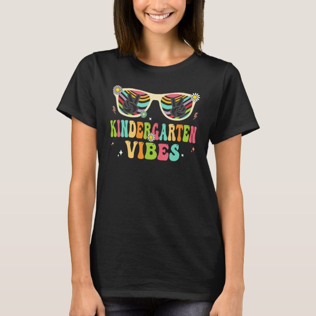 Back To School Kindergarten Vibes Retro Teacher Wo T-Shirt (Front)