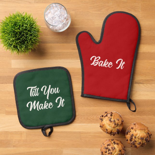 BakeTill Make Funny Christmas Gift Red Green Oven Mitt & Pot Holder Set (Top Down)