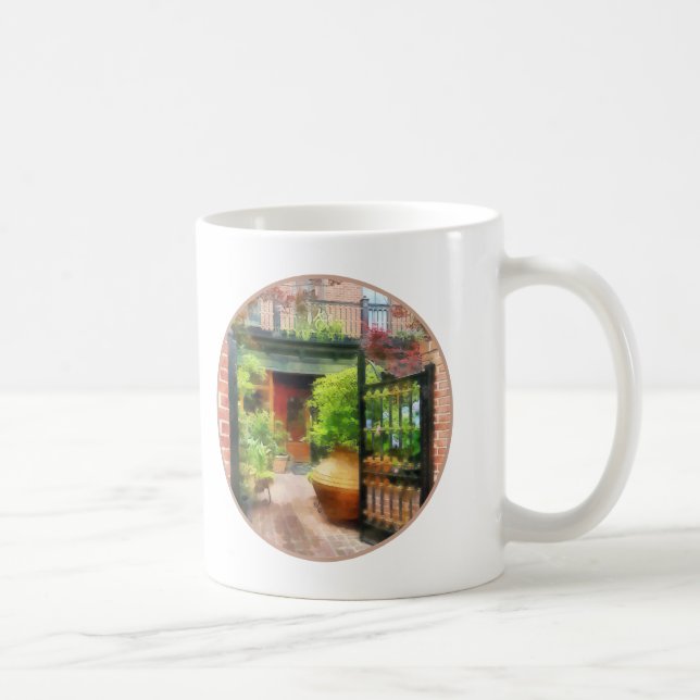 Baltimore - Restaurant Courtyard Fells Point Coffee Mug (Right)