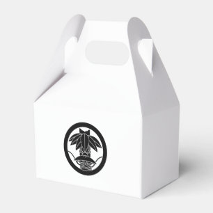 Bamboo and sedge hat in circle favor boxes