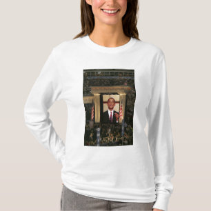 Barak Obama speaks at the last night of the T-Shirt