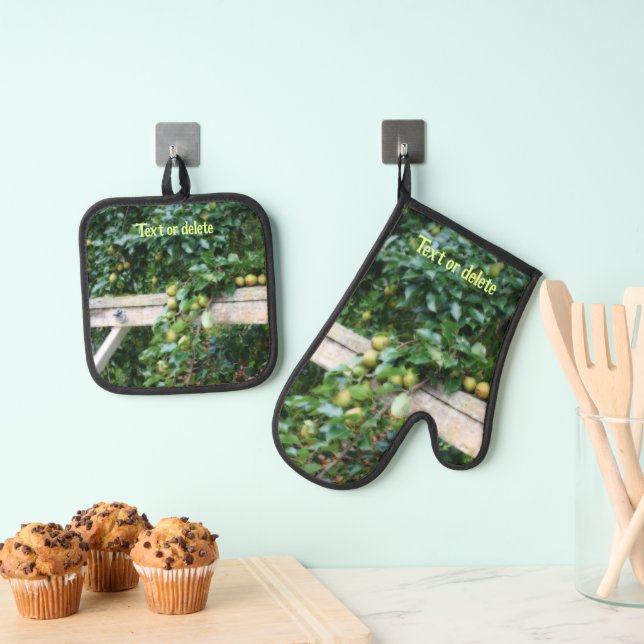 Bartlett Pears On Tree Personalized Oven Mitt & Pot Holder Set (Insitu(Hanging))