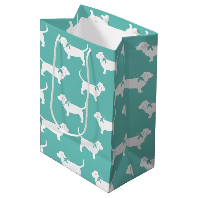 Basset Hound Dog Puppy Medium Gift Bag (Front Angled)