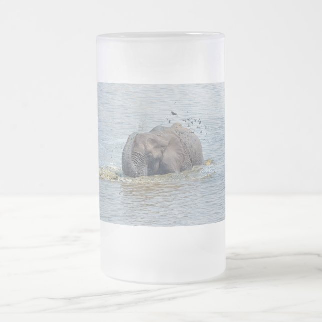 Bathing elephant frosted glass beer mug (Center)