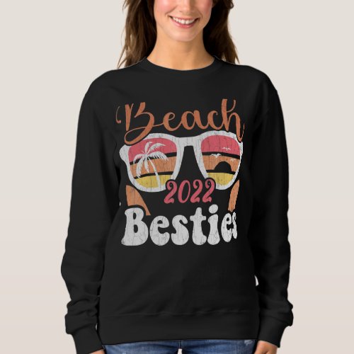 Beach Besties 2022   Summer Holidays Sea   Graphic Sweatshirt