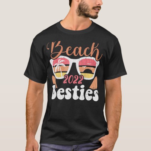 Beach Besties 2022   Summer Holidays Sea   Graphic T_Shirt