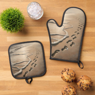 Beach Footprints With Ocean Froth Oven Mitt & Pot Holder Set