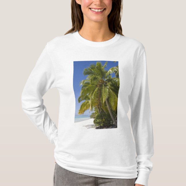 Beach on One Foot island, Aitutaki, Cook Islands T-Shirt (Front)