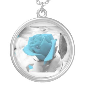 beacutiful blue rose necklace