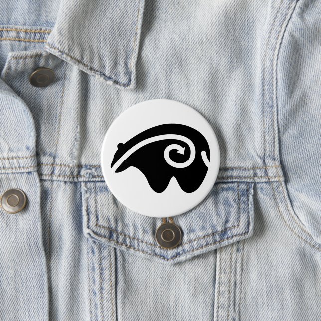 bear heartline button (In Situ)