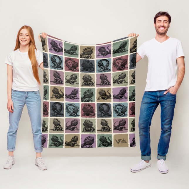 Bearded Dragon Gift Blanket, Cozy Reptile Lover (In Situ)