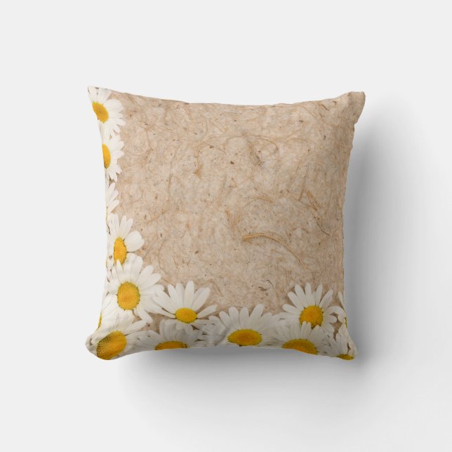 Beautiful daisies throw pillow (Front)