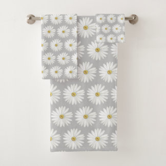 Beautiful Daisy Flower Pattern on Light Gray Bath Towel Set