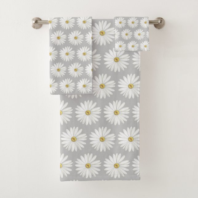 Beautiful Daisy Flower Pattern on Light Gray Bath Towel Set (Insitu)