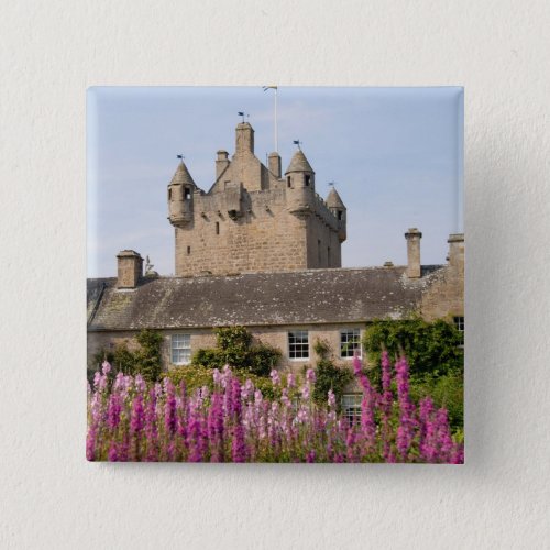Beautiful gardens and famous castle in Scotland 2 Button