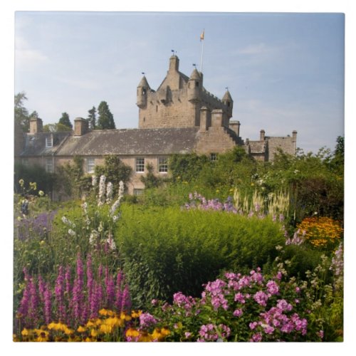 Beautiful gardens and famous castle in Scotland Tile