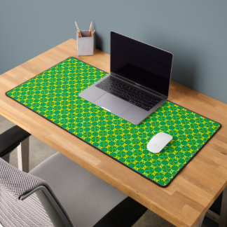 Beautiful green shamrock desk mat