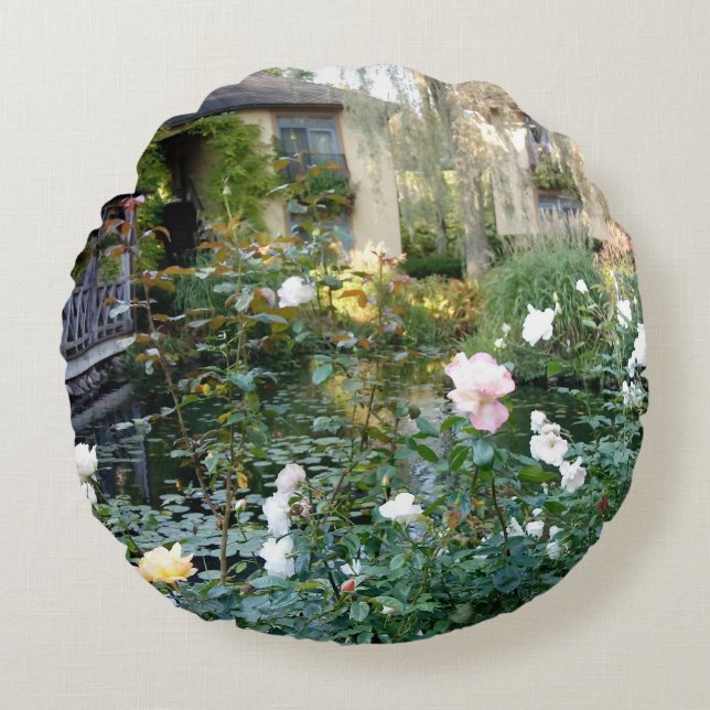 Beautiful Rose Garden and Pond  Round Pillow (Front)