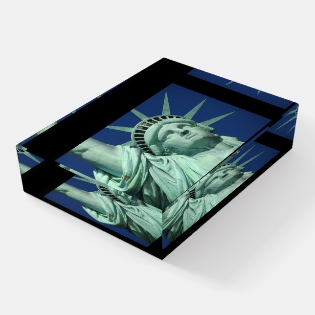 Beautiful Statue of Liberty Paperweight (Angled)