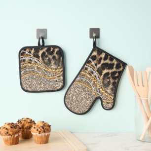Beautiful Trendy Leopard Faux Animal Print Oven Mitt & Pot Holder Set