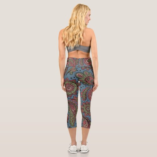 Beautiful vintage floral landscape pattern capri leggings