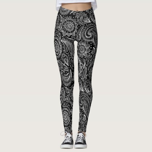 Beautiful vintage floral paisley pattern leggings