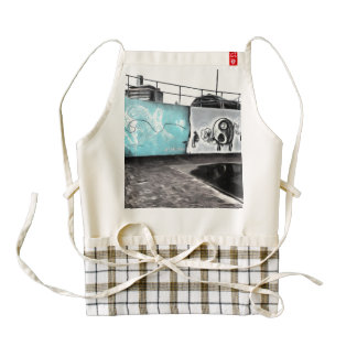 Beauty of wall graffiti zazzle HEART apron
