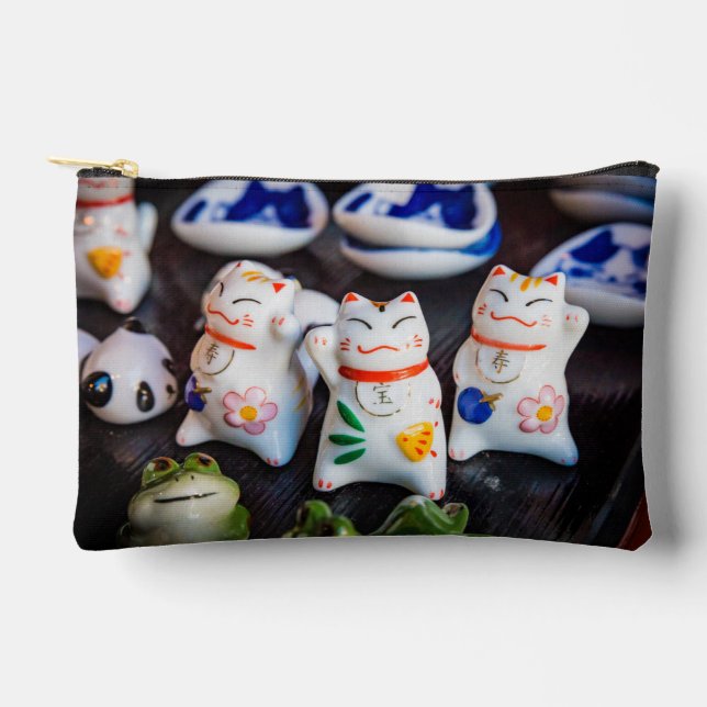 Beckoning cat figurines accessory pouch (Front)