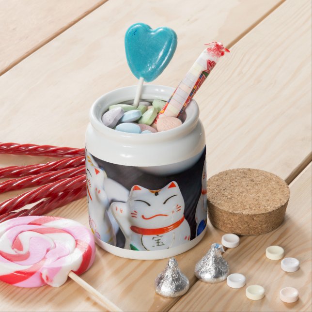 Beckoning cat figurines candy jar (In Situ)