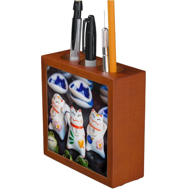 Beckoning cat figurines desk organizer (In Situ)