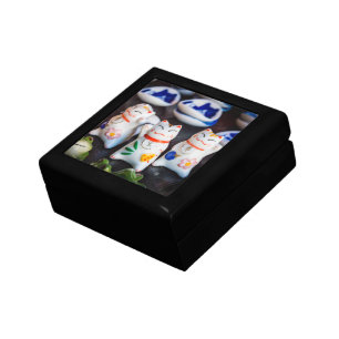 Beckoning cat figurines gift box