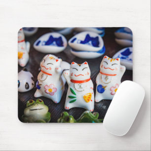 Beckoning cat figurines mouse pad