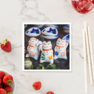Beckoning cat figurines napkins