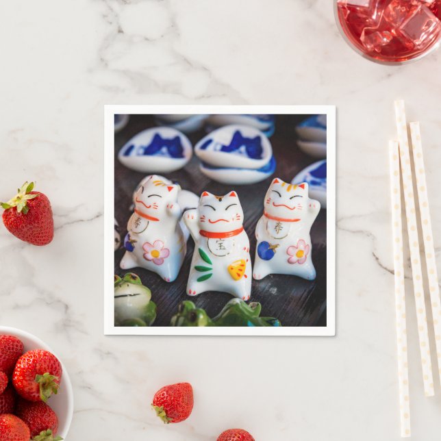 Beckoning cat figurines napkins (Insitu)