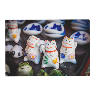 Beckoning cat figurines placemat