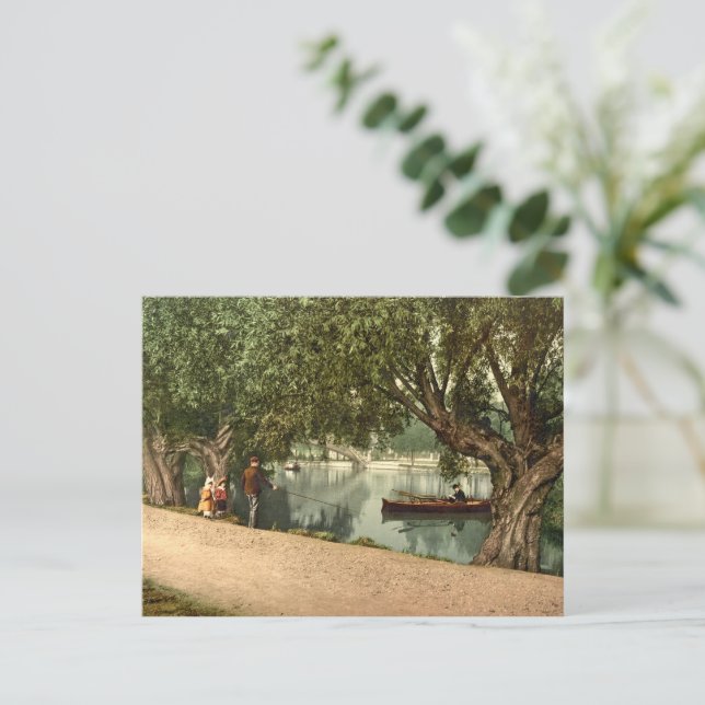 Bedford II, Bedfordshire, England Postcard (Standing Front)