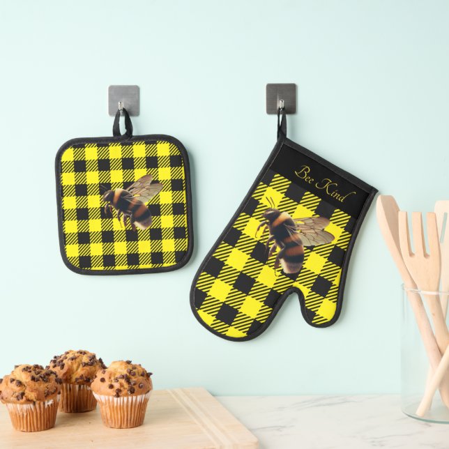 "Bee Kind"  Gingham Oven Mitt & Pot Holder Set (Insitu(Hanging))