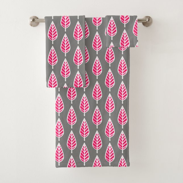 Beech Leaf Pattern, Fuchsia Pink and Gray Bath Towel Set (Insitu)