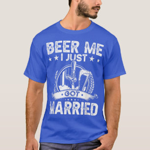 Beer Me I Just Got Married Funny Wedding Groom Gif T-Shirt