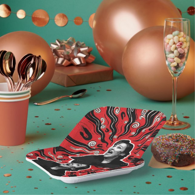 Beetlejuice | Delia Deetz Paper Plates (Multi)