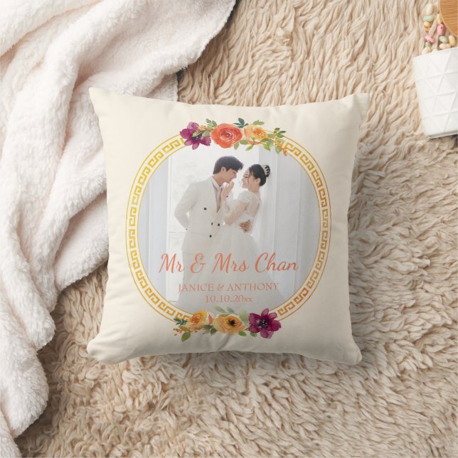 Beige floral frame couple wedding photo throw pillow (Blanket)