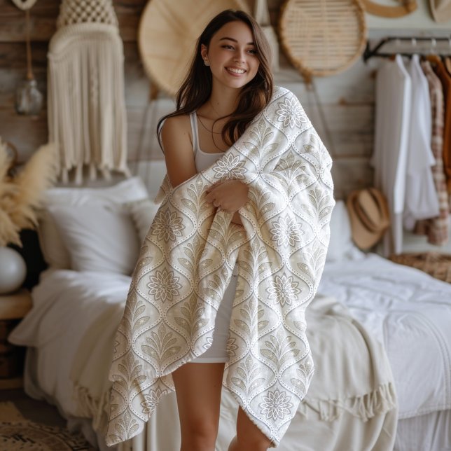 Beige & White Sparkling Quatrefoil Pattern Fleece Blanket (Creator Uploaded)