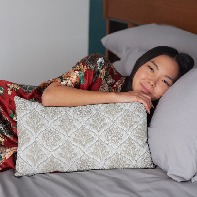 Beige & White Sparkling Quatrefoil Pattern Pillow Case (Creator Uploaded)