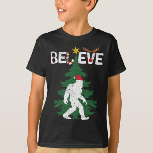 Believe Bigfoot Sasquatch Yeti Santa Hat Christmas T-Shirt