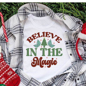 Believe in the magic Retro Christmas Holidays T-Shirt