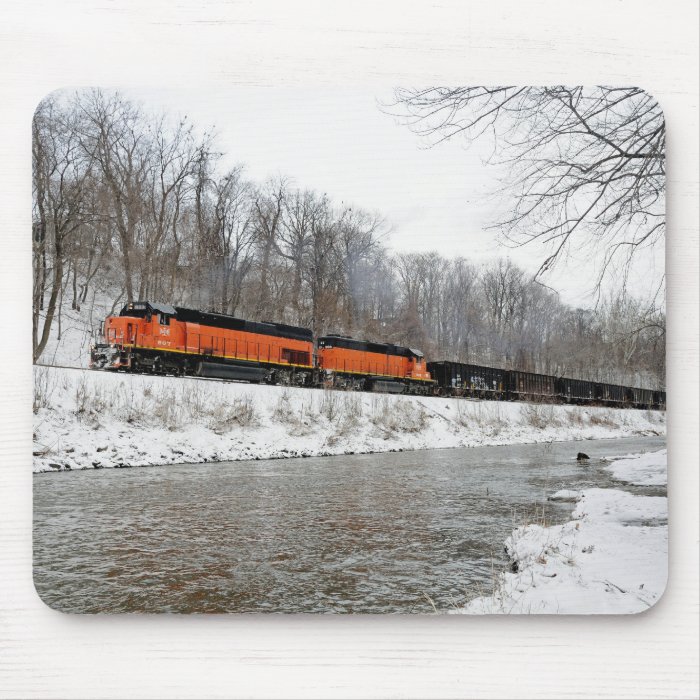 Bessemer and Lake Erie 907 leads a southbound Mousepad