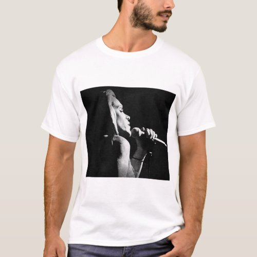Beth Hart the queen of blues rock      png T_Shirt